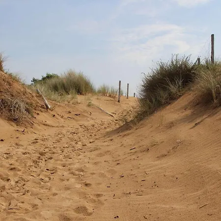 Appartement 2 pièces à 400m de la plage avec balcon et parking - Saint-Georges-d'Oléron - FR-1-246A-189 Apartamento