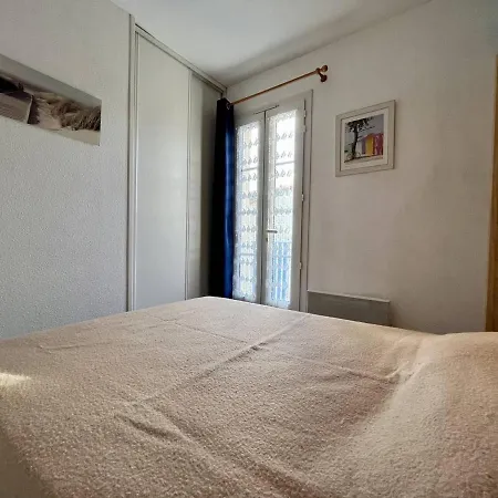 Apartment 2 Pieces A 400m De La Avec Balcon Et Parking - - Fr-1-246a-189 *